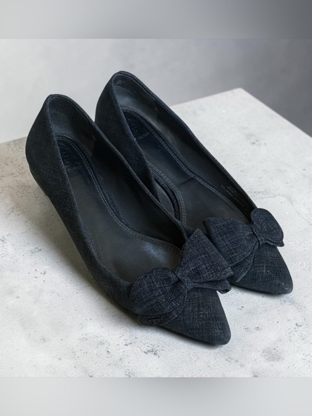 Tory Burch Navy Blue Pointed Toe Bow Flats! Size 7!